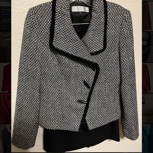 Tahari Skirt Suit Size 4